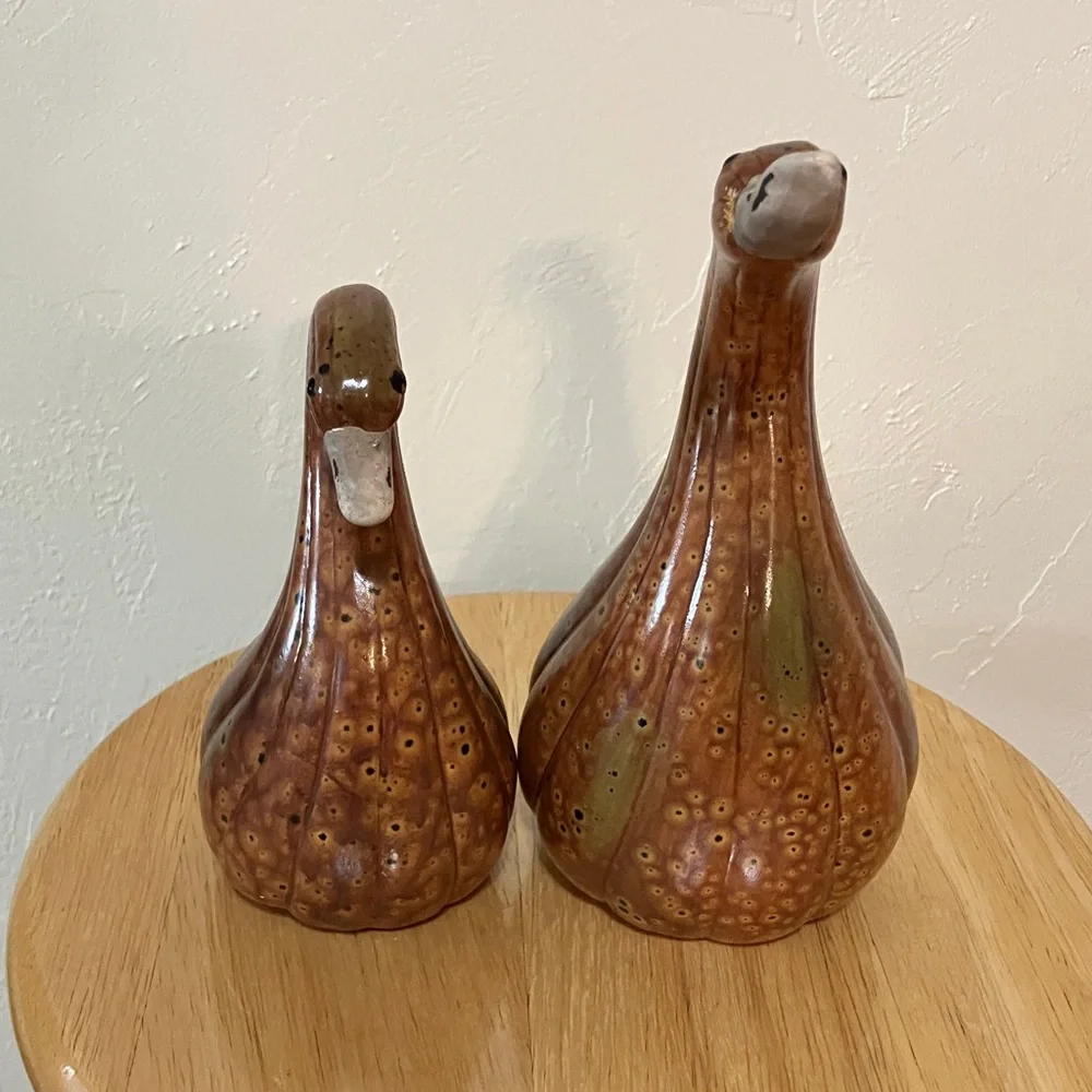 CERAMIC GEESE THAT LOOK LIKE GOURDS